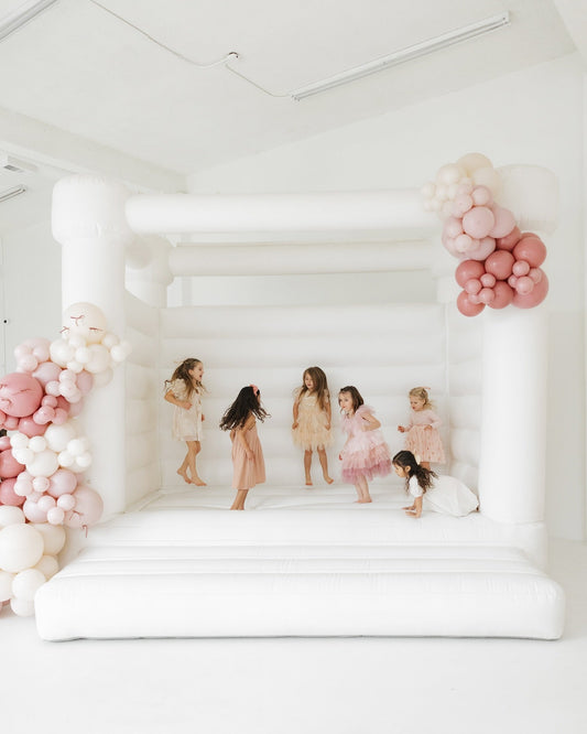 HWS introduceert tussenmodel springkastelen: de perfecte balans tussen compact en groots plezier!