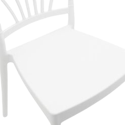 10 Witte kinderstoeltjes met bijbehorende tafel